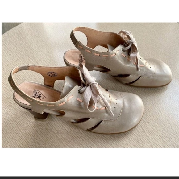 John Fluevog Shoes - John Fluevog Warm Grey Malena 10.5. EUC